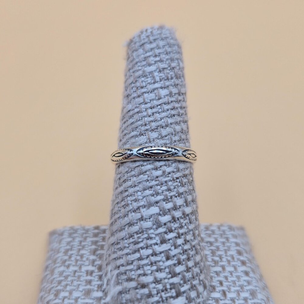 Size 7 Sterling Silver Tribal Pattern Simple Band Ring A5165